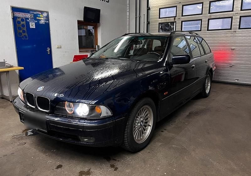 Blau Gebraucht 1999 BMW 528 Kombi | 3.599 € (Fairer Preis) - Bild 1/4