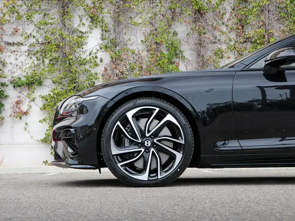 Neu Bentley Continental 680 PS (500 kW) 2026 Schwarz