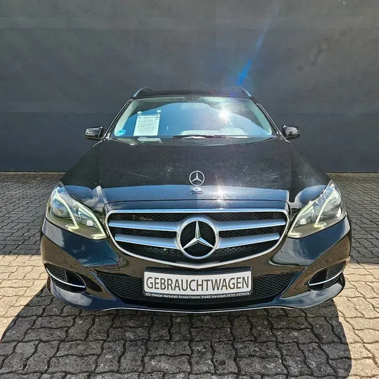 Gebraucht Mercedes E220 170 PS (125 kW) 2015 Schwarz Kombi