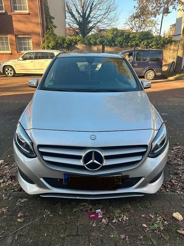 Silber Gebraucht 2016 Mercedes B220 Van / Kleinbus | 14.500 € (Fairer Preis) - Bild 1/4