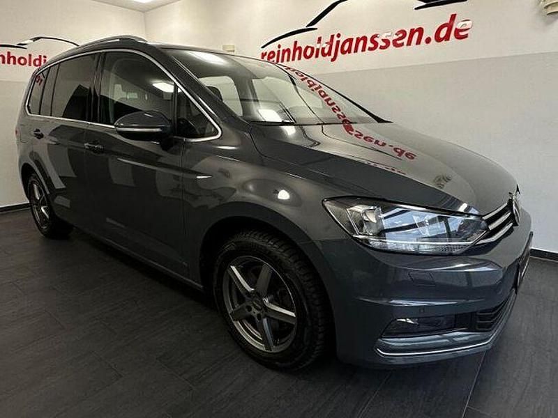 Grau Gebraucht 2021 VW Touran Van / Kleinbus | 29.790 € (Etwas zu teuer) - Bild 1/4
