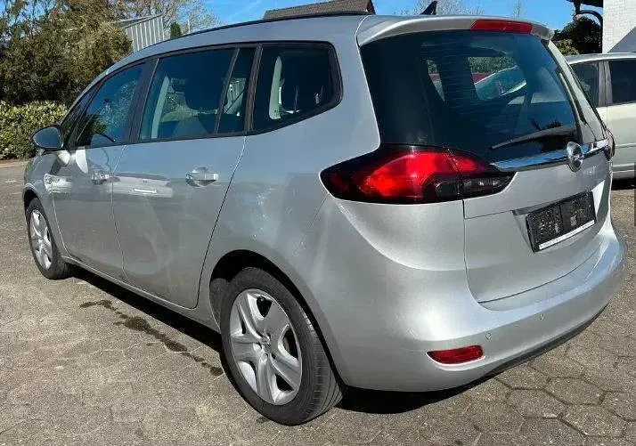 Gebraucht Opel Zafira Tourer Edition 140 PS (102 kW) 2015 Argon silber/ice silver (m2) Van / Kleinbus