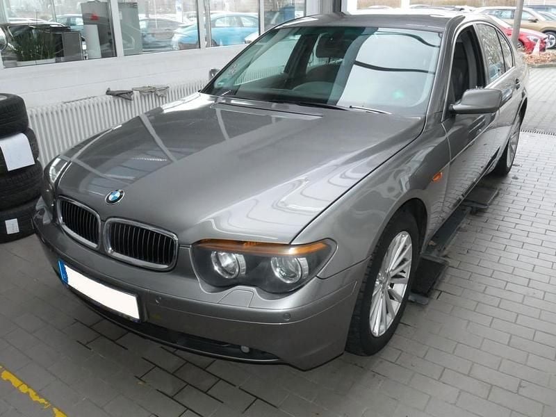 Gebraucht BMW 745 Sport Line 333 PS (244 kW) 2004 Grau Limousine