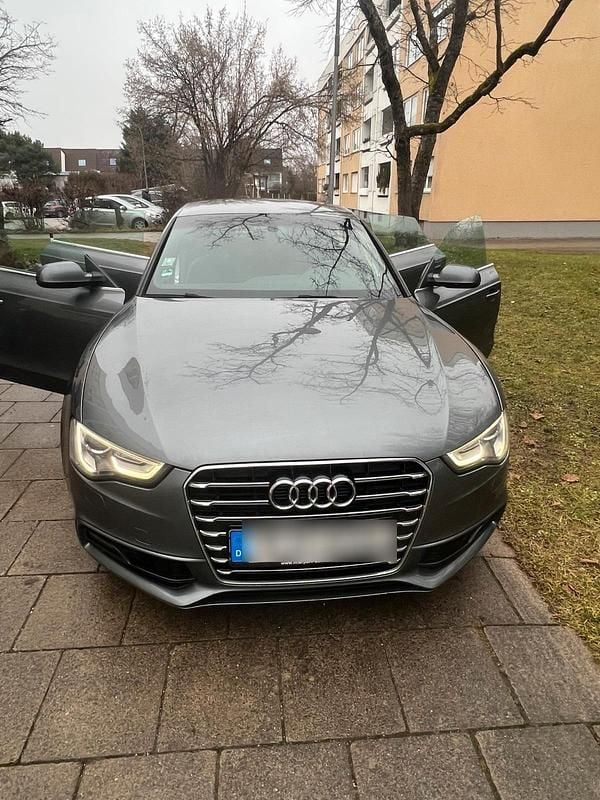 Grau Gebraucht 2016 Audi A5 Limousine | 13.000 € (Guter Preis) - Bild 1/4