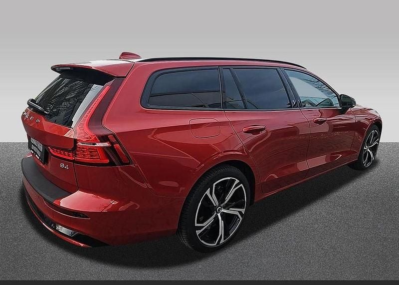 Gebraucht Volvo V60 Plus 197 PS (144 kW) 2025 Rot Kombi