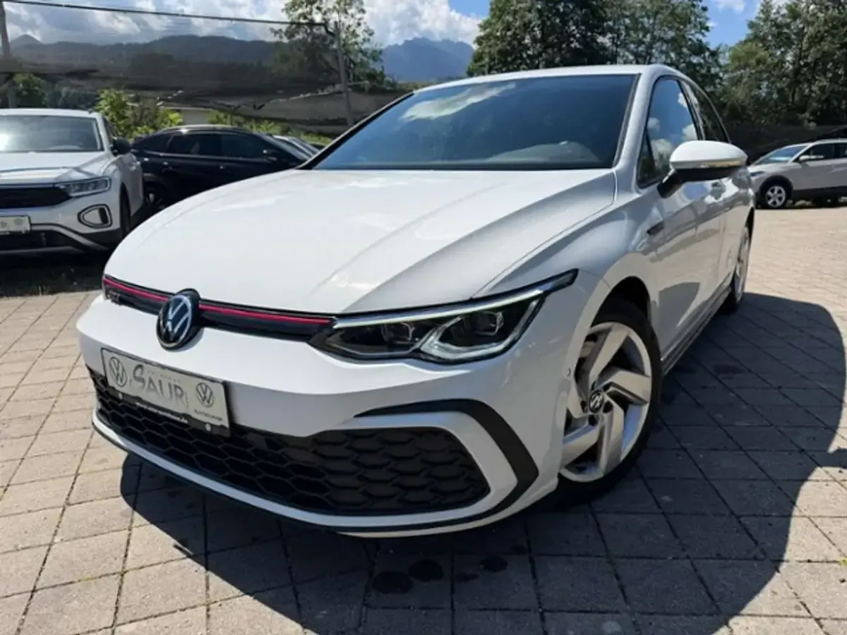Gebraucht VW Golf VIII GTI 245 PS (180 kW) 2021 Pure white Limousine