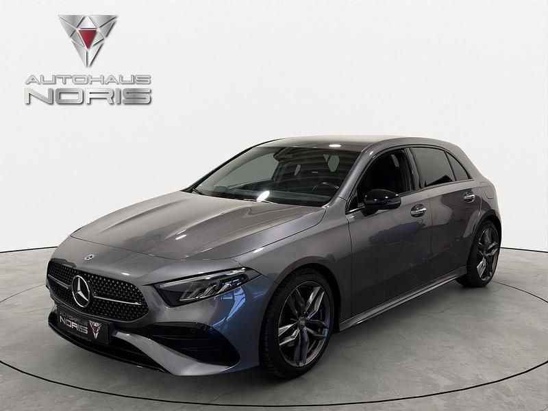 Gebraucht Mercedes A200 AMG line 177 PS (130 kW) 2023 Mountaingrau  met. Limousine