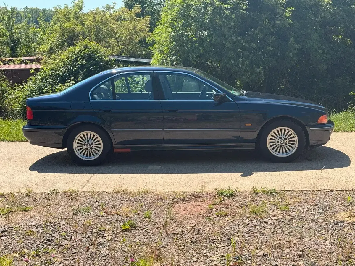 Gebraucht BMW 528 193 PS (141 kW) 1998 Blau Limousine