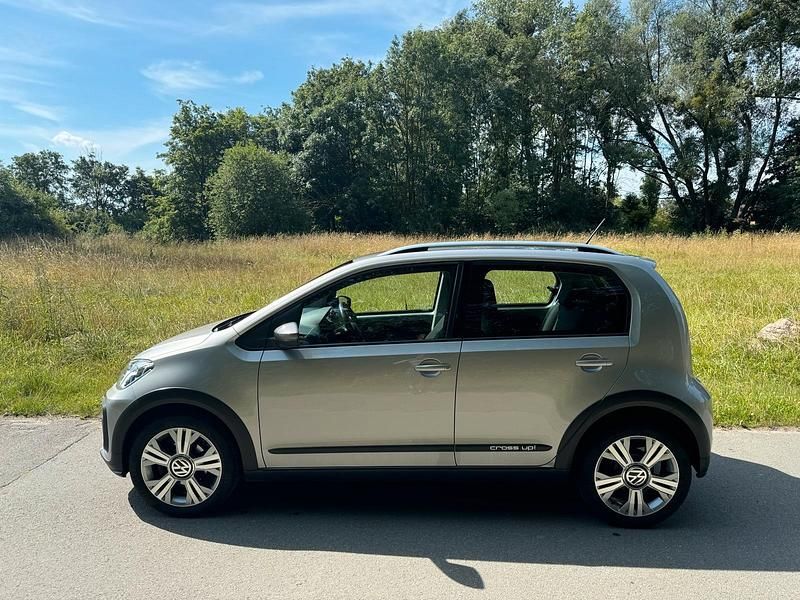 Gebraucht VW cross up! 75 PS (55 kW) 2019 Silber Kleinwagen