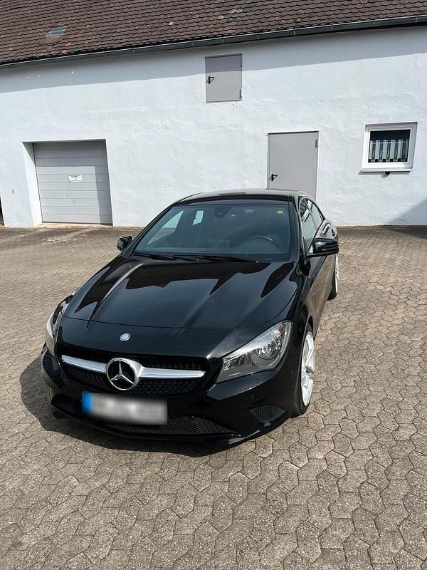 Gebraucht Mercedes CLA200 136 PS (100 kW) 2015 Schwarz Coupé