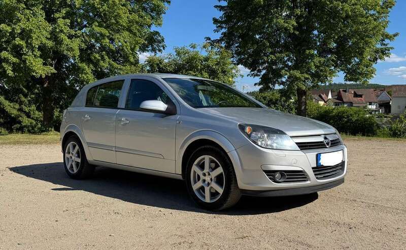 Gebraucht 2004 Opel Astra Limousine | 3.749 € (Teuer) - Bild 1/4
