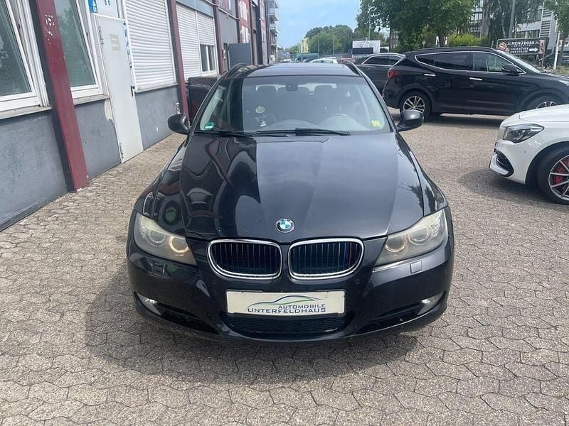 Schwarz Gebraucht 2010 BMW 318 Sport Line Kombi | 2.999 € (Guter Preis) - Bild 1/4