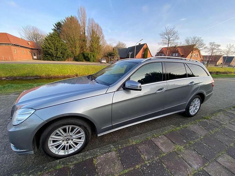 Gebraucht Mercedes E250 Avantgarde 204 PS (150 kW) 2012 Kombi