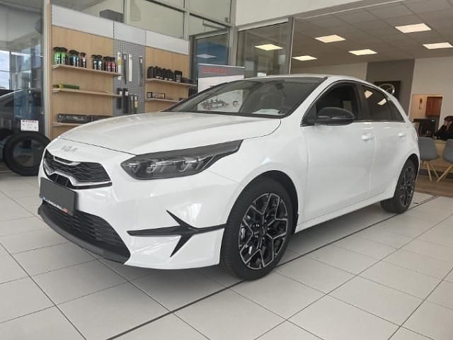 Neu Kia Ceed 140 PS (102 kW) 2025 Weiss Kleinwagen