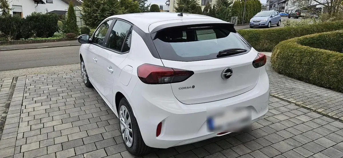 Gebraucht Opel Corsa-e Edition 100 kW (136 PS) 2024 Weiß Kleinwagen