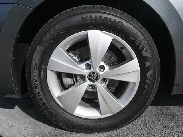 Gebraucht Skoda Octavia Ambition 116 PS (85 kW) 2023 Grau Kombi