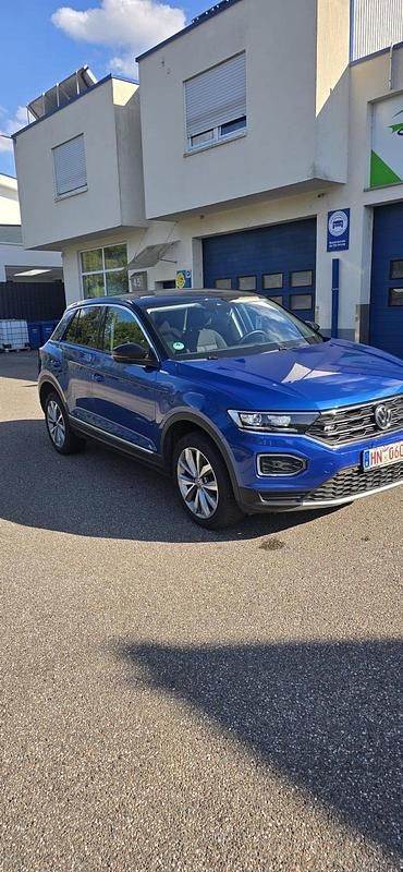 Blau Gebraucht 2019 VW T-Roc SUV | 20.800 € - Bild 1/4