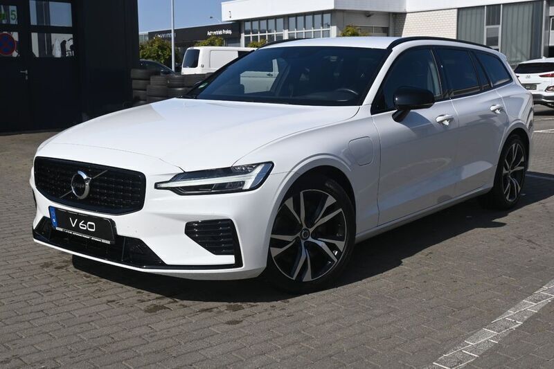 Weiß Gebraucht 2021 Volvo V60 R-Design Kombi | 31.900 € (Etwas zu teuer) - Bild 1/4