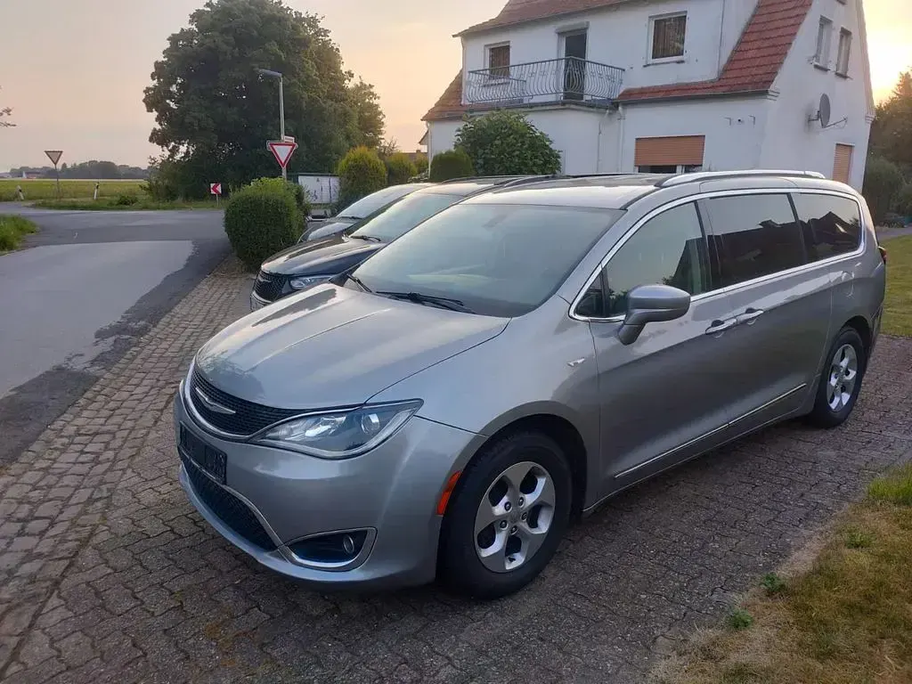 Gebraucht Chrysler Pacifica 291 PS (214 kW) 2017 Silber Van / Kleinbus