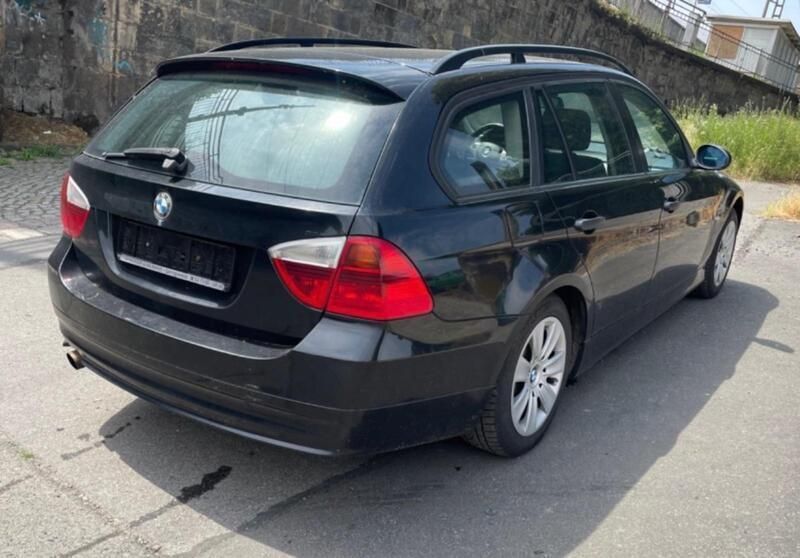 Gebraucht BMW 318 129 PS (94 kW) 2006 Schwarz Kombi