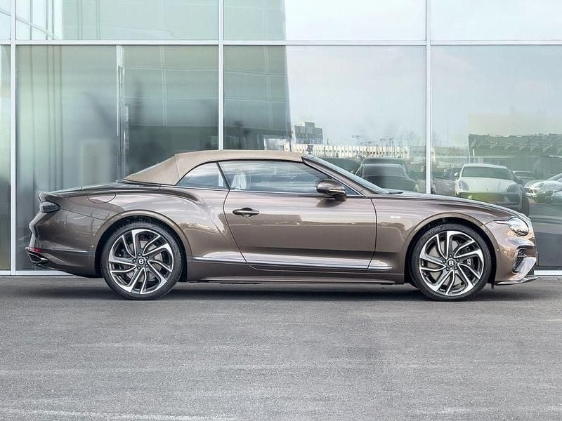Gebraucht Bentley Continental 782 PS (575 kW) 2025 Braun Cabrio