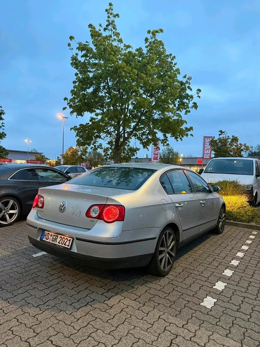 Second-hand VW Passat 105 CP (77 kW) 2007 Argintiu Berlinǎ