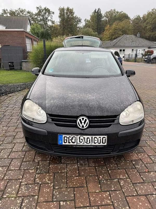 Schwarz Gebraucht 2005 VW Golf IV Trendline Kleinwagen | 1.000 € (Guter Preis) - Bild 1/4