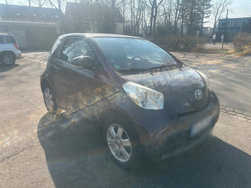 Gebraucht Toyota iQ 67 PS (49 kW) 2009 Violet Kleinwagen