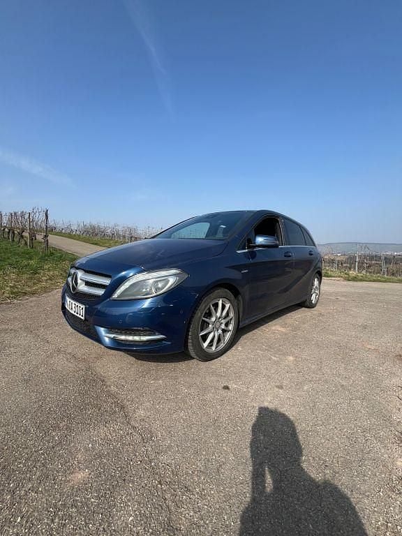 Gebraucht Mercedes B200 156 PS (114 kW) 2012 Blau Van / Kleinbus