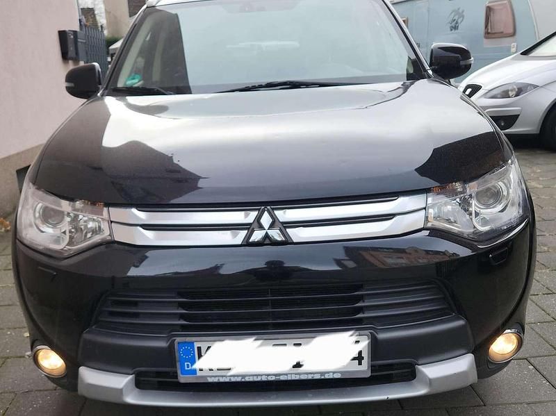 Gebraucht Mitsubishi Outlander Instyle 150 PS (110 kW) 2015 Pantherschwarz (p) SUV