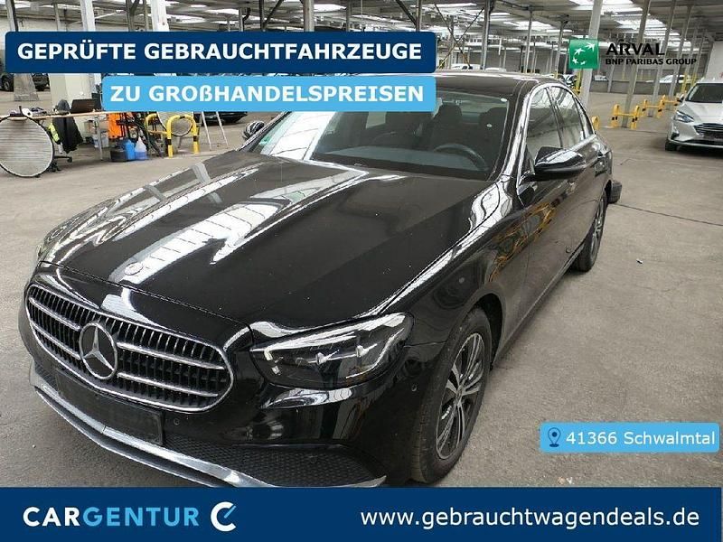 Obsidianschwarz Gebraucht 2021 Mercedes E200 Avantgarde Limousine | 29.190 € (Guter Preis) - Bild 1/2
