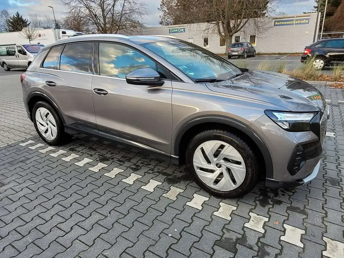 Używany Audi Q4 e-tron 194 kW (265 KM) 2023 Szary SUV