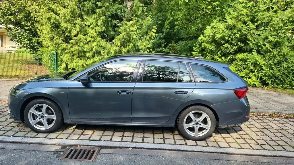 Gebraucht Skoda Octavia Clever 150 PS (110 kW) 2021 Blau Kombi