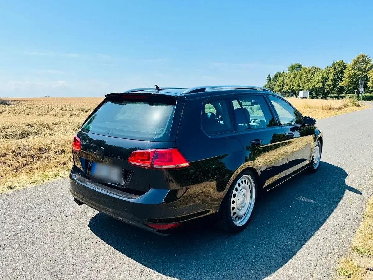 Gebraucht VW Golf VII LOUNGE 125 PS (91 kW) 2015 Schwarz Kombi