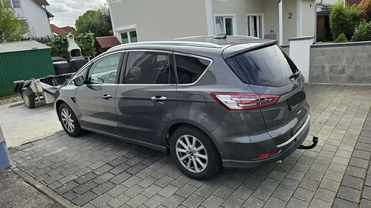 Gebraucht Ford S-MAX Titanium 150 PS (110 kW) 2021 Grau Van / Kleinbus