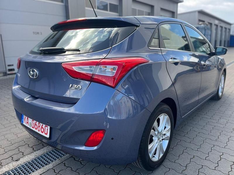 Gebraucht Hyundai i30 Style 135 PS (99 kW) 2012 Blau Limousine