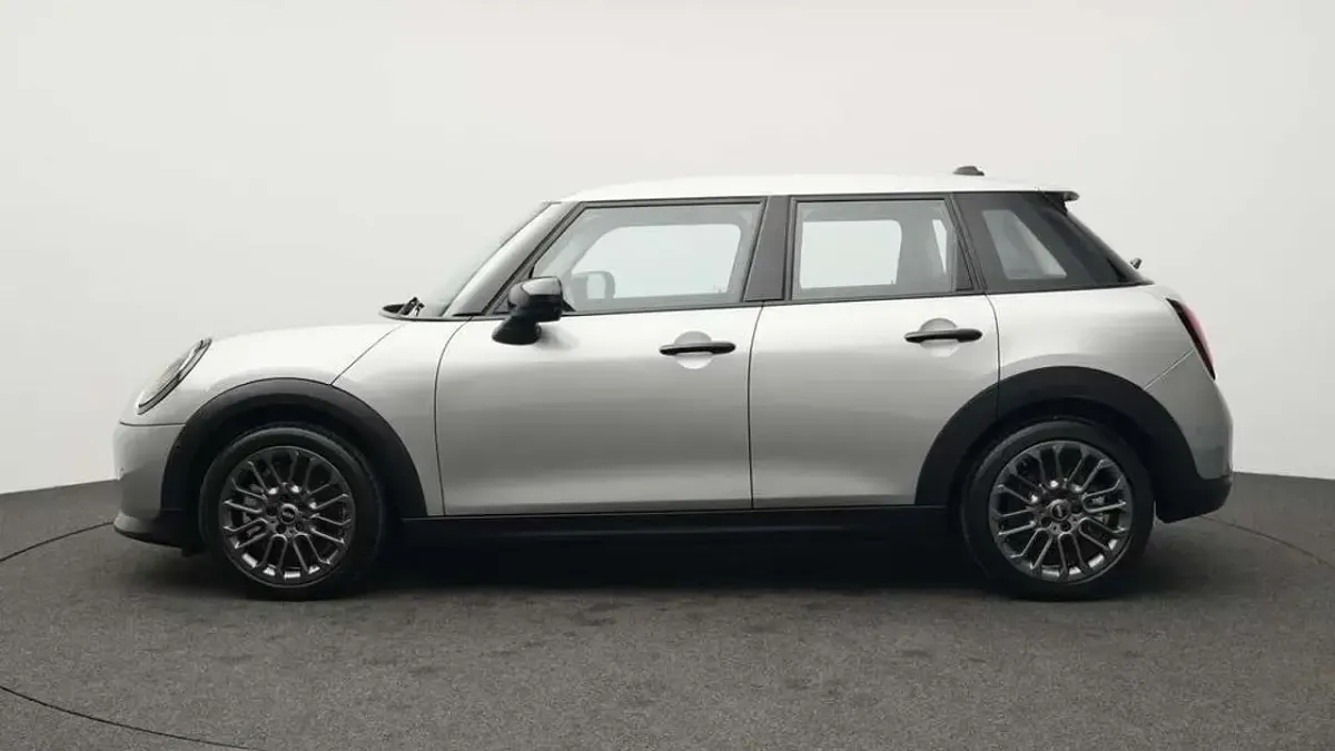Używany Mini Cooper Classic 156 KM (114 kW) 2024 Szary Hatchback