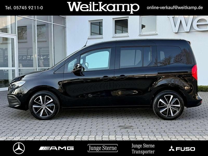 Gebraucht Mercedes T180 Progressive 116 PS (85 kW) 2024 Loparitschwarz Van / Kleinbus