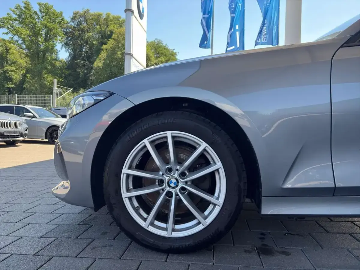 Gebraucht BMW 320 Sport Line 190 PS (139 kW) 2023 Grau Kombi