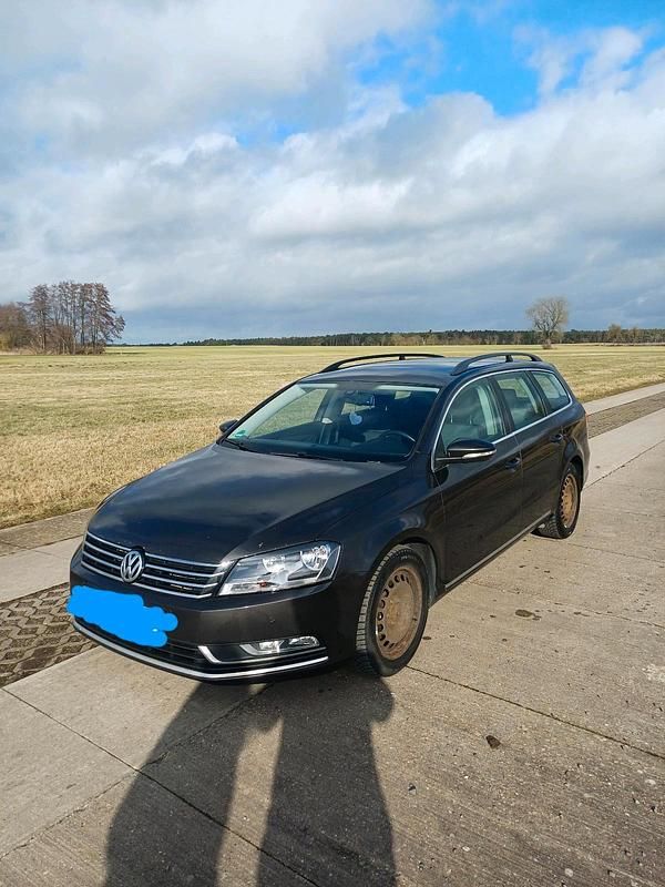 Gebraucht VW Passat 140 PS (102 kW) 2011 Braun Kombi