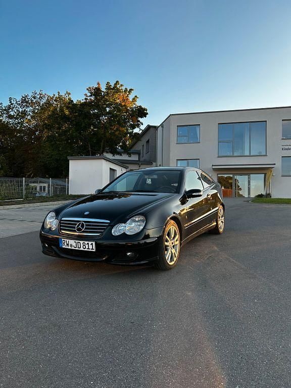 Schwarz Gebraucht 2007 Mercedes C220 Coupé | 2.690 € (Fairer Preis) - Bild 1/4