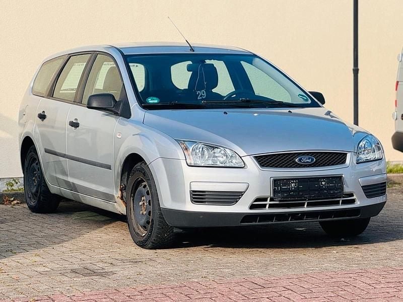Gebraucht Ford Focus Trend 101 PS (74 kW) 2005 Silber Kombi