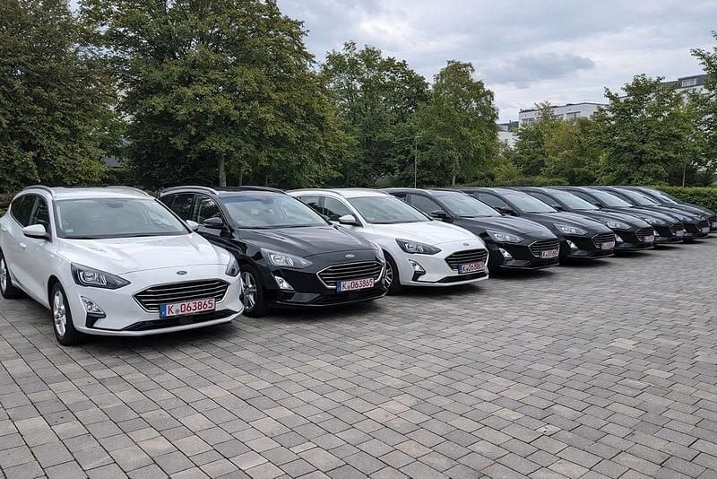 Gebraucht Ford Focus 120 PS (88 kW) 2021 Silber Limousine