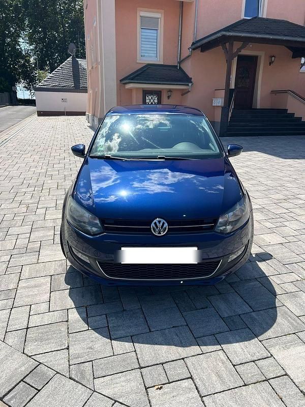 Blau Gebraucht 2013 VW Polo Life Kleinwagen | 6.600 € (Guter Preis) - Bild 1/4