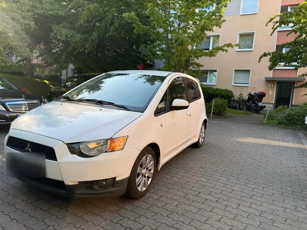 Begagnad Mitsubishi Colt 75 HK (55 kW) 2012 Vit Halvkombi