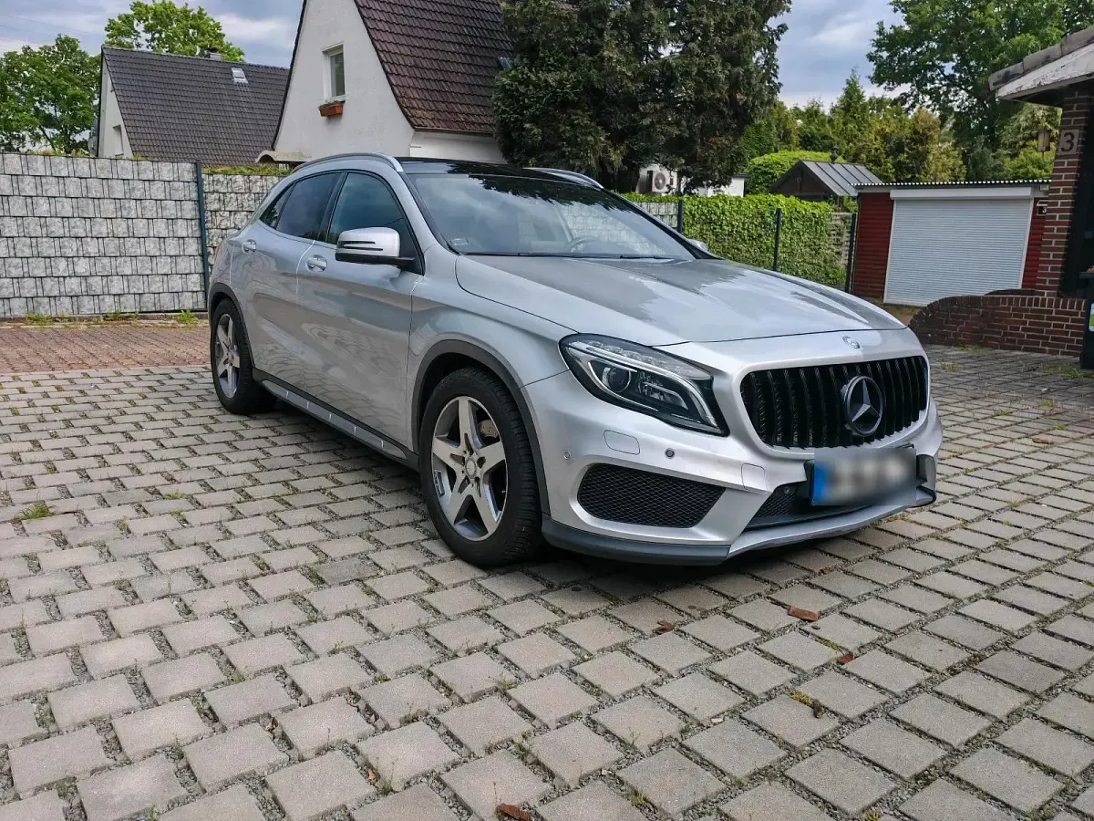 Gebraucht Mercedes GLA220 AMG line 177 PS (130 kW) 2016 Silber SUV
