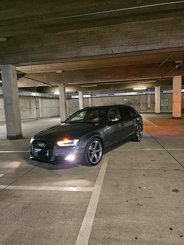 Grau Gebraucht 2015 Audi A4 S-Line Kombi | 16.950 € (Teuer) - Bild 1/2