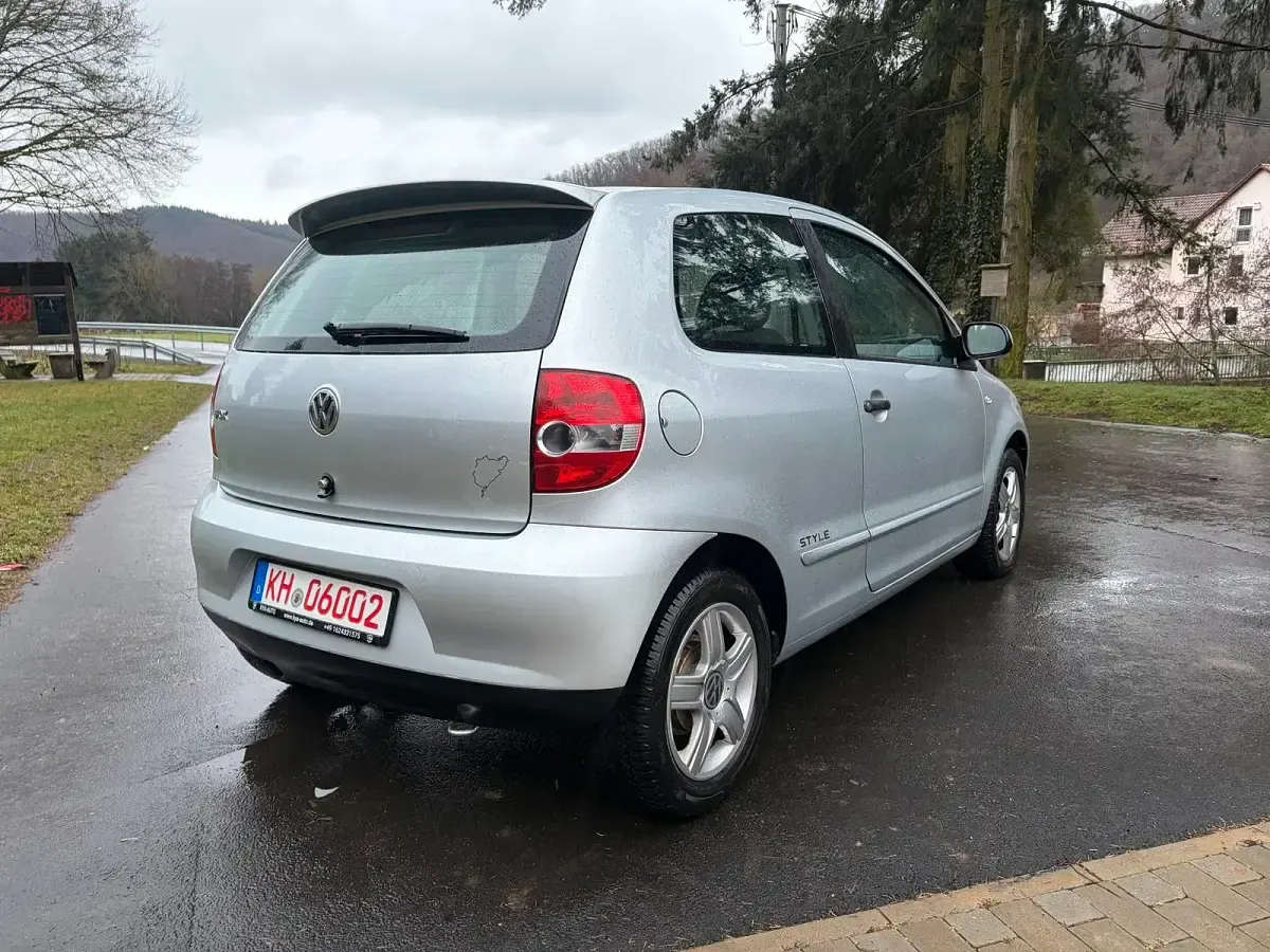 Gebraucht VW Fox 54 PS (39 kW) 2010 Silber Kleinwagen