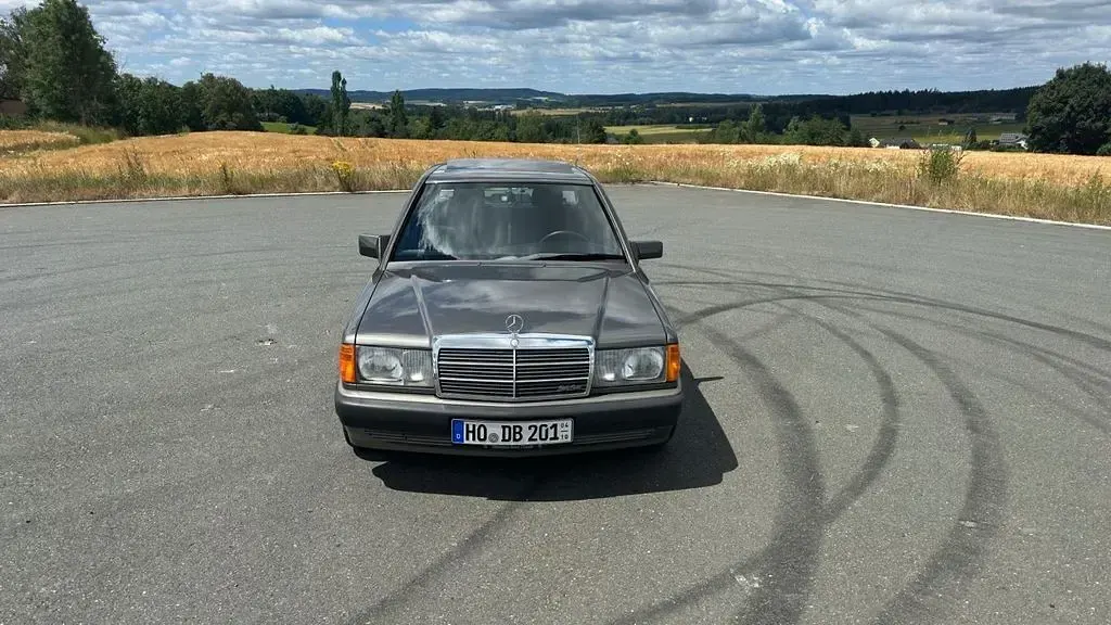 Gebraucht Mercedes 190 118 PS (86 kW) 1990 Grau Limousine