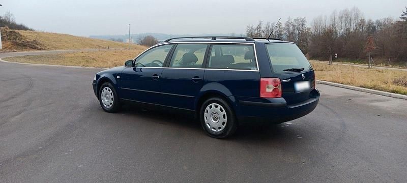 Gebraucht VW Passat 102 PS (75 kW) 2002 Blau Kombi